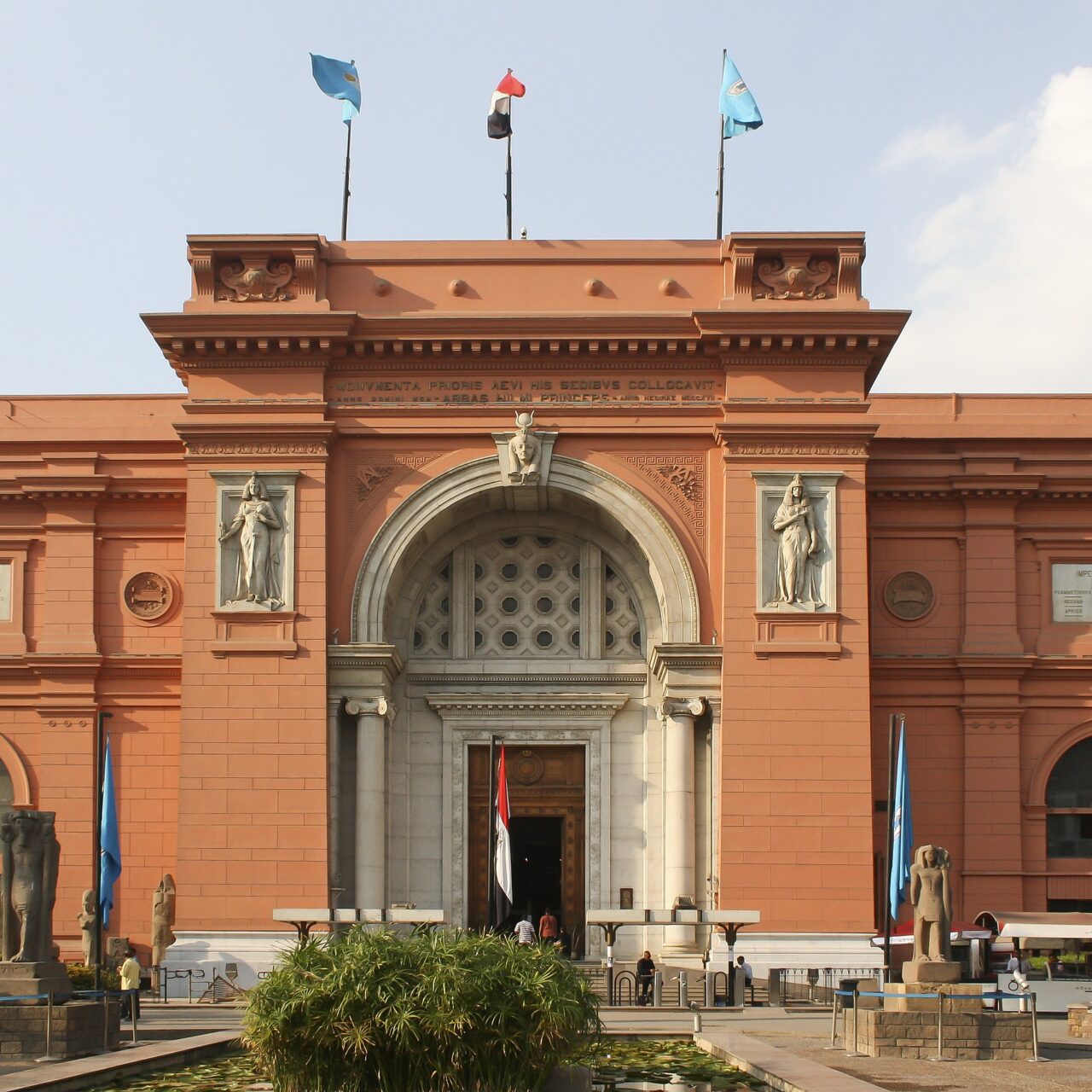 Private Tour of Giza Pyramids, Egyptian Museum & Sound and Light Show