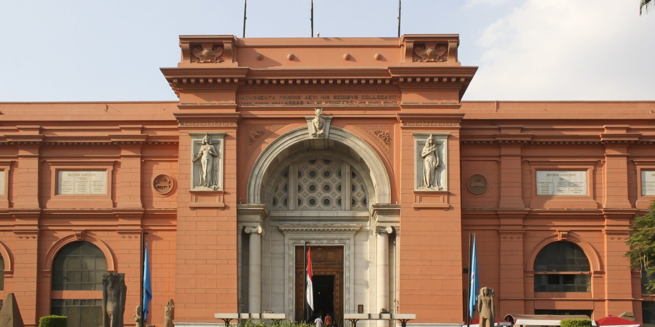 Private Tour of Giza Pyramids, Egyptian Museum & Sound and Light Show