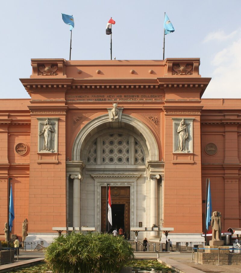 Private Tour of Giza Pyramids, Egyptian Museum & Sound and Light Show